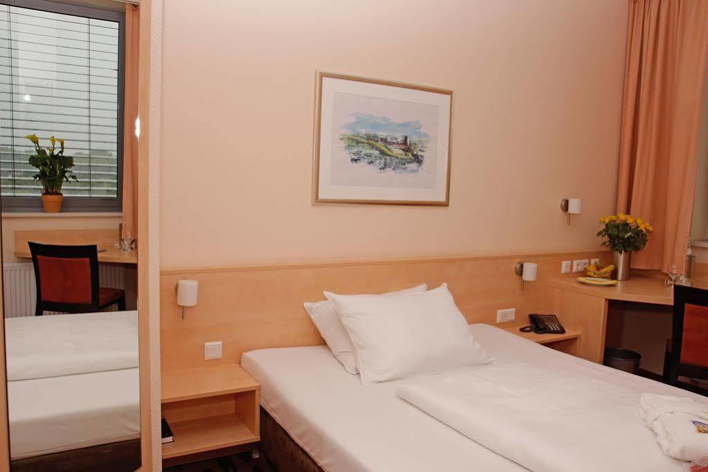 Hotel Rhein-Ruhr בוטרופ מראה חיצוני תמונה